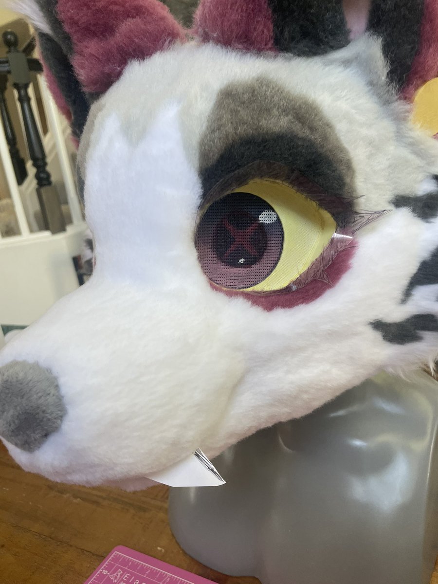 Peek at a fursuit head comm wip 👀💖