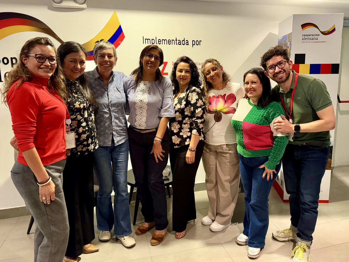 CientificasEC's tweet photo. 🚀 ¡Hoy tuvimos la primera reunión de seguimiento de ESCUELA GENIA, proyecto ganador de #InnovaMujer!
Liderazgo, ciencia y mujeres transformando el futuro. ✨ @SofiCabreraEs @GIZEcuador @espol @ESPEU @udecuenca
#MujeresEnCiencia #EscuelaGENIA #LiderazgoFemenino https://t.co/cbSkZZrKzK