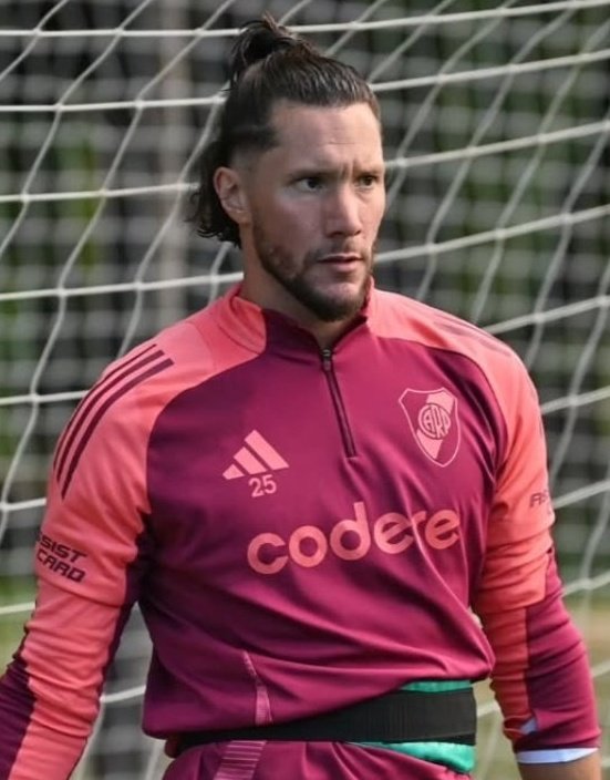 frabigol's tweet photo. Si queremos cambiar el rumbo, tenemos que arrancar poniendo a estos dos de titulares contra Independiente. Después vemos el resto. https://t.co/eKZ6SmGy9o