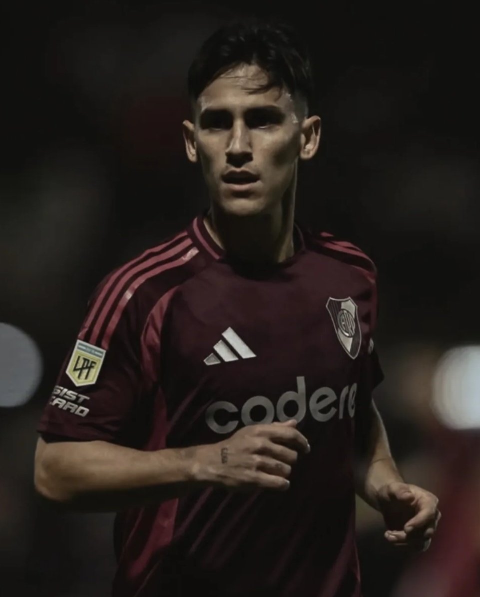 frabigol's tweet photo. Si queremos cambiar el rumbo, tenemos que arrancar poniendo a estos dos de titulares contra Independiente. Después vemos el resto. https://t.co/eKZ6SmGy9o