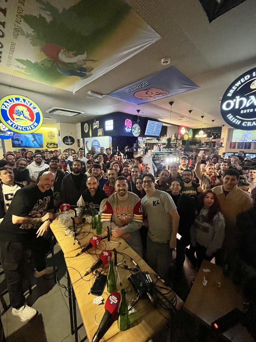 ElTouchdownNFL's tweet image. Y EL BOCHORNO FUE HISTÓRICO.

Muchas gracias a las casi 200 personas que habéis llenado La Birrería para este programa tan especial en @RadioMARCA marca 

Se os quiere. Iremos subiendo vídeos 📽️