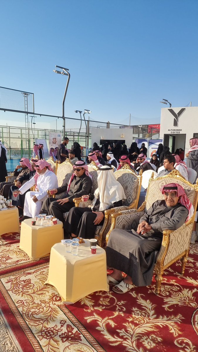 g_o2017's tweet photo. شرف سعادة مدير تعليم الخرج الاستاذ عبدالله  الزايدي حفل شتوية مجمع اليمامة الرياضي بحضور المدرب الوطني السابق محمد الخراشي وعدد من التربويين والرياضيين بالمحافظة تخلل الحفل العديد من الفقرات والشراكات المجتمعية مع مدرسة الامام الشافعي ومدرسة حروف الموسوعة الأهلية 
@MOE_KRH https://t.co/XiP3iUlZnC