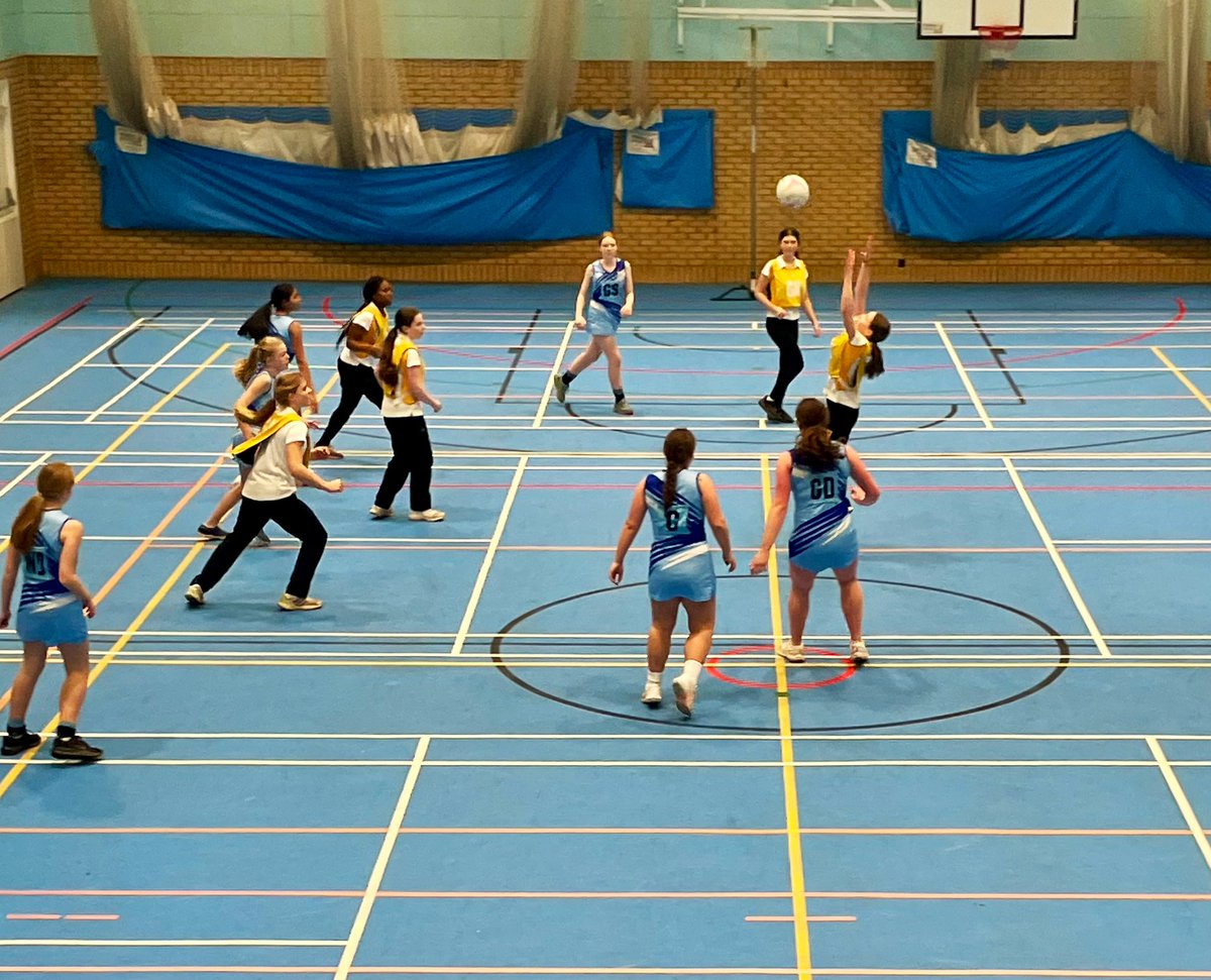 OratorySport's tweet photo. A really encouraging performance from @OratoryNetball U14βs on the newly marked indoor #NetballCourt - end to end play but just came up short (18/16) - well played and delighted with your commitment throughout the match ππΌ π‘β«οΈ #OratorySport https://t.co/jMGCWQXUml