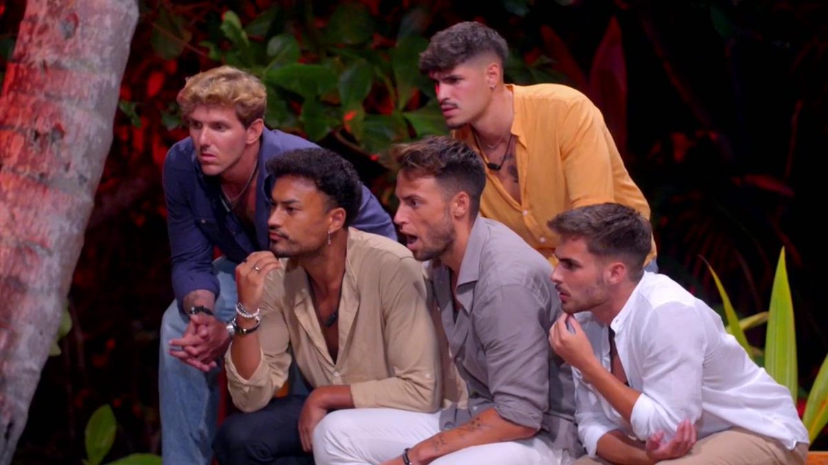 Deberían ver sus propias imágenes antes de juzgar las de sus parejas. Lo digo por ellos y por ellas. Aquí no hay diferencias…  #LaIslaDeLasTentaciones6