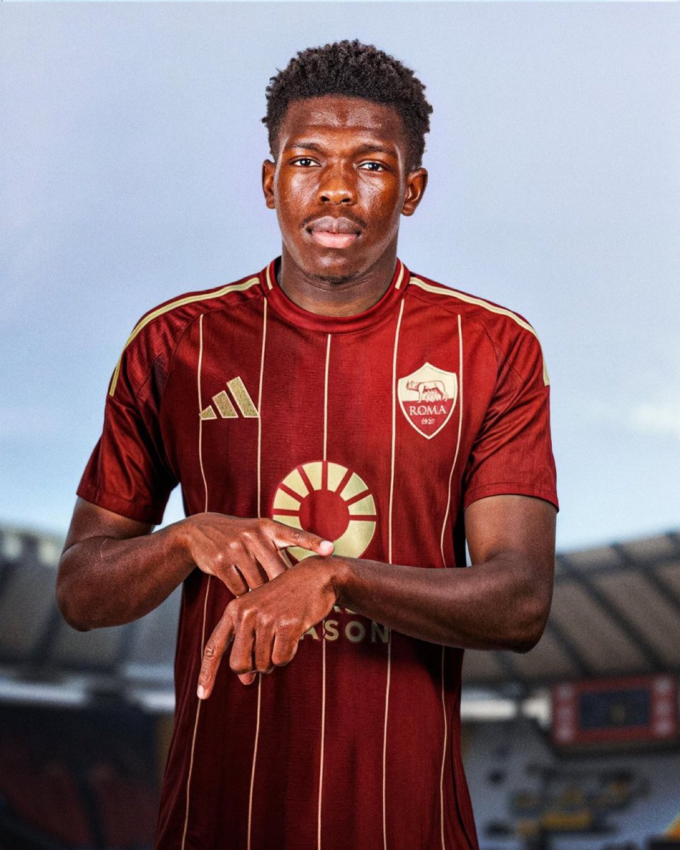 RTFabrizioRoman's tweet photo. 🚨🟡🔴 #LucasGournaDouath joins #ASRoma, done deal and exclusive story confirmed.

Midfielder joins Roma on loan deal with buy option clause from RB #Salzburg worth €18m to become mandatory under certain conditions

Here we go, confirmed. https://t.co/2ik899c1Rz