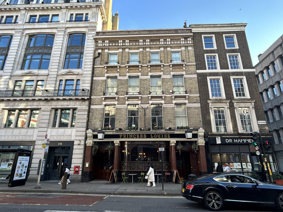 PubsSaving's tweet image. The entrances to the beautiful Grade II* listed Princess Louise pub in Holborn. #samsmith #londonpubs