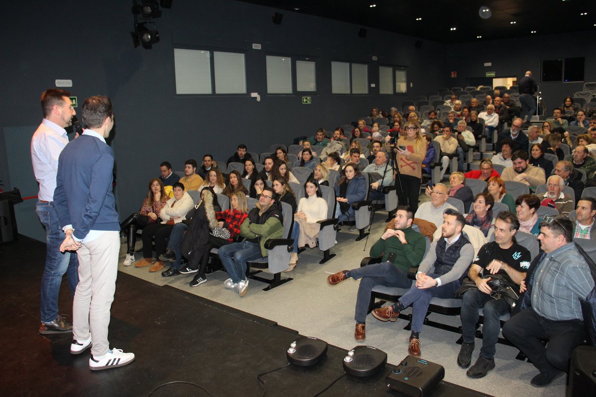 AdelanteXCantab's tweet photo. 📸 Gracias a los compañeros y compañeras del PSOE de Colindres, a Javi Incera, a los concejales y concejalas y a toda la buena gente que nos ha acompañado en un día importante.

El socialismo es esto: unidad, fraternidad y compañerismo para mirar al futuro.

#AdelantePorCantabria https://t.co/pEB1XLiNfl