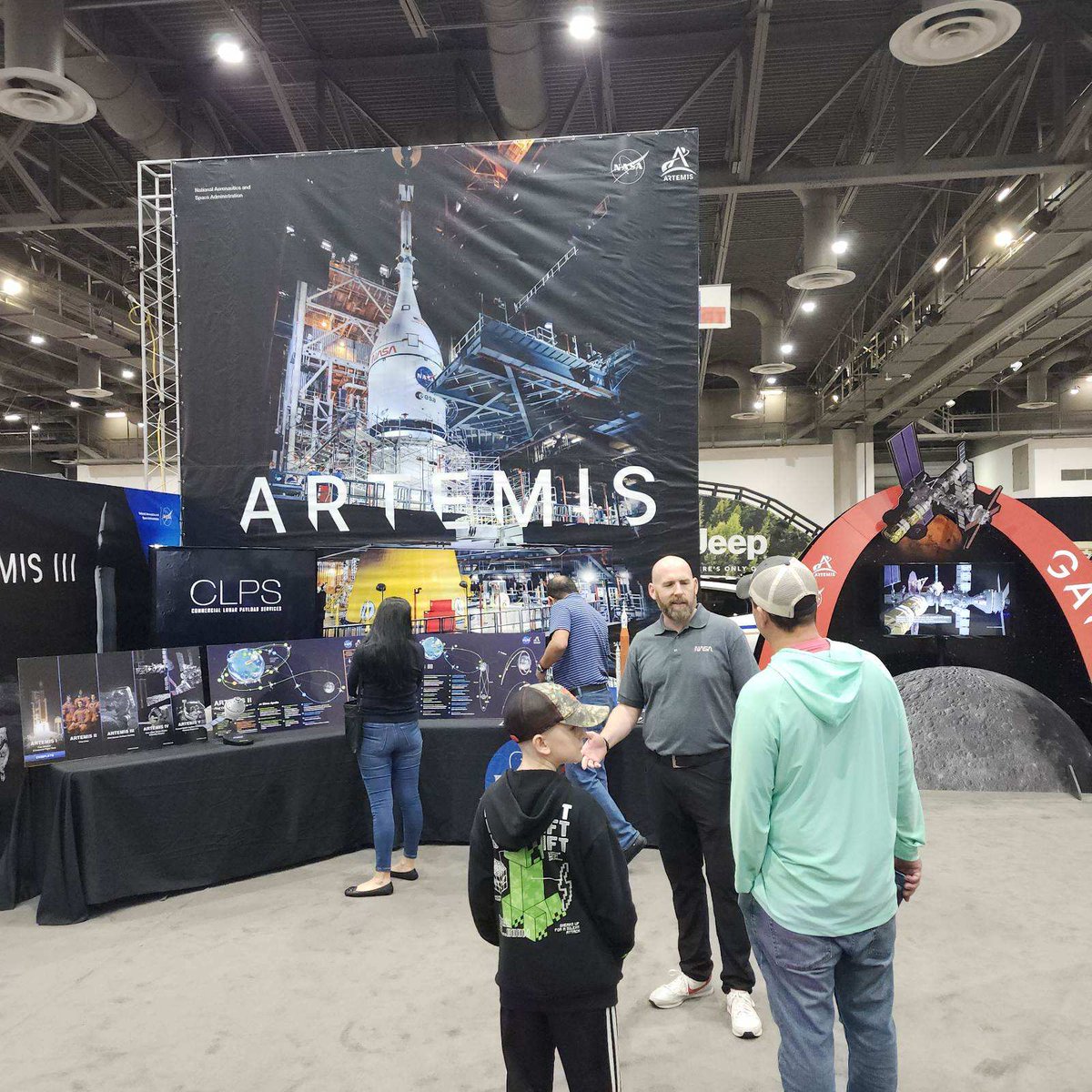 🚗🚀Revving up our excitement!

We had a great time at the Houston Auto Show this weekend, where a few of our SLS team members had the opportunity to connect with fellow space and auto enthusiasts.

Thanks to everyone who stopped by to say hello.