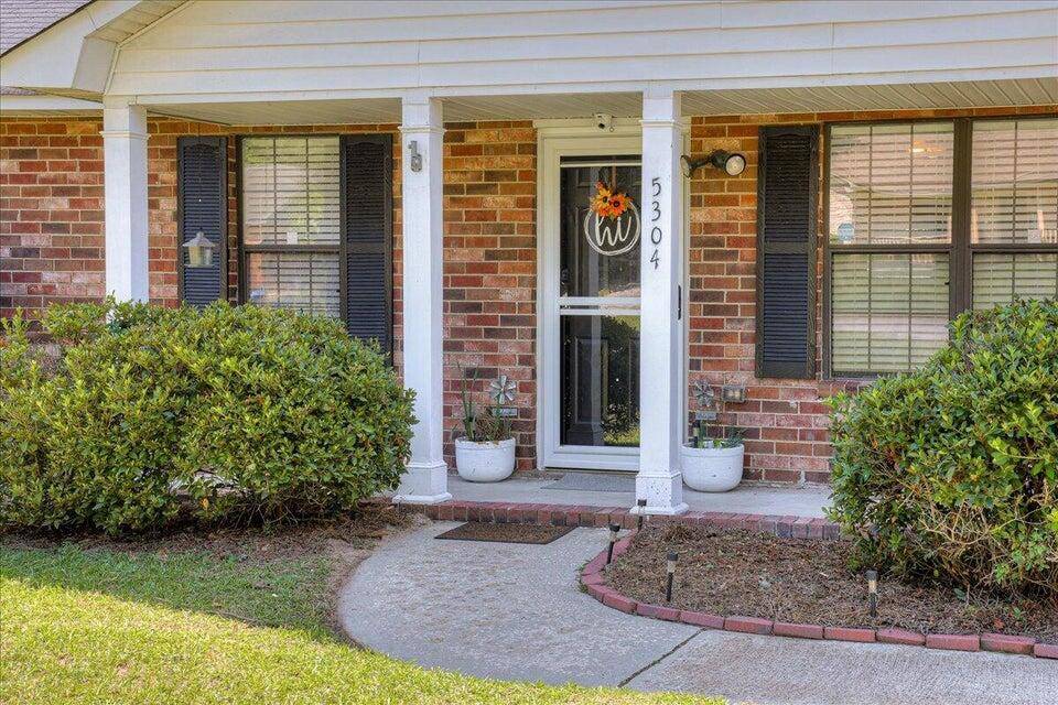 5304 TIMBERWOOD DR, Hephzibah, GA 30815 is located off of Brown Rd. Contact me today for a showing or more details!
Realtor, 
Constance Small
(706)564-7425
Constance@AhmadAndAssociates.com
Take a look at this awesome space: constancesmall.searchaugustahomes.com/d8rch14y