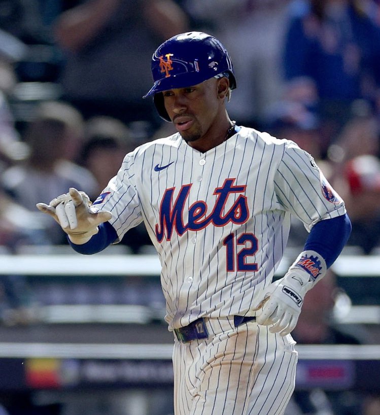 metsbatflip1's tweet photo. Most career home runs by a shortstop:

1. Cal Ripken Jr. (353)

2. Alex Rodriguez (345)

3. Ernie Banks (298)

4. Miguel Tejada (285)

5. Derek Jeter (260)

6. FRANCISCO LINDOR (248)😌 https://t.co/VPnsmsxpsH