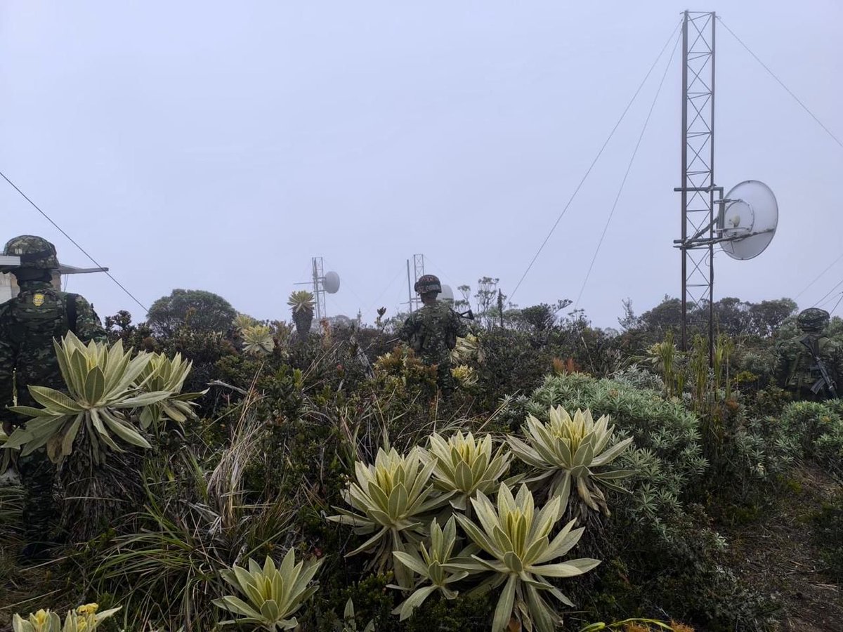 mcitv's tweet photo. El Ejército Nacional reportó el hallazgo y destrucción de una central de comunicaciones perteneciente a las disidencias de las Farc, que delinque en la cordillera de Nariño. El área estaba ubicada en zona rural del municipio de La Llanada y contenía 11 antenas, cables, paneles https://t.co/QRlBfJUuic