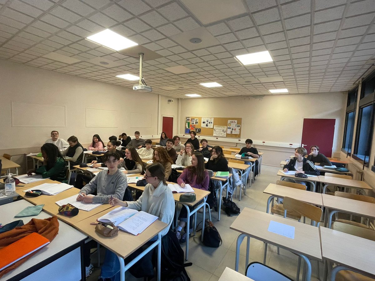 Frank Benítez y Mario Caldaras han disfrutado de 3 semanas de inmersión lingüística y cultural en dos familias en el Lycée Descartes de Tours (France).
¡Una gran experiencia financiada por Erasmus+! ¡Enhorabuena chicos!
👏🏻👏🏻👏🏻 <a href="/EUErasmusPlus/">Erasmus+</a> <a href="/sepiegob/">SEPIE</a> <a href="/educacion_na/">Educación-Hezkuntza</a> #erasmus
