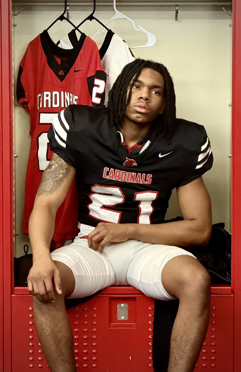 Big thanks to <a href="/CoachMottIV/">Mott Gaymon IV</a> and <a href="/CoachBruneyW_U/">Zac Bruney</a> and the rest of the <a href="/WheelingU_FB/">Wheeling U Football</a> coaches for having me on campus this weekend. Had a great time seeing the campus and facilities.