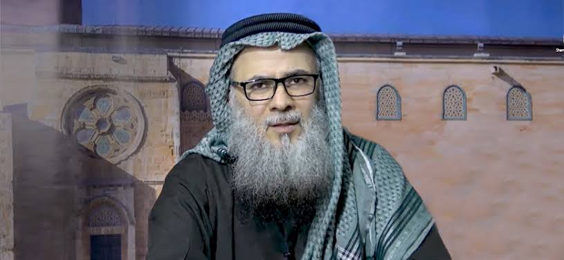 ▫️"Bizler silahlarımızı Nusayri mücrim bir ta*ğut'u kaldırdıktan sonra, yerine pislik ve laik bir ta*ğut gelsin diye kuşanmadık!"
Şeyh Sami Uraydi (hafizehullah)