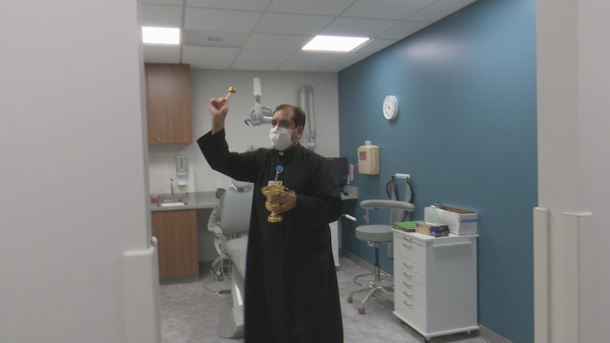 25NewsWEEK's tweet photo. A blessing took place inside the new Peoria City County Public Health Department building Monday at OSF St. Francis Medical Center. This new edition allows for expanded dental services for pediatric patients, and more.

DETAILS: https://t.co/PaEhqNNdj0 https://t.co/i8r4LATsmt