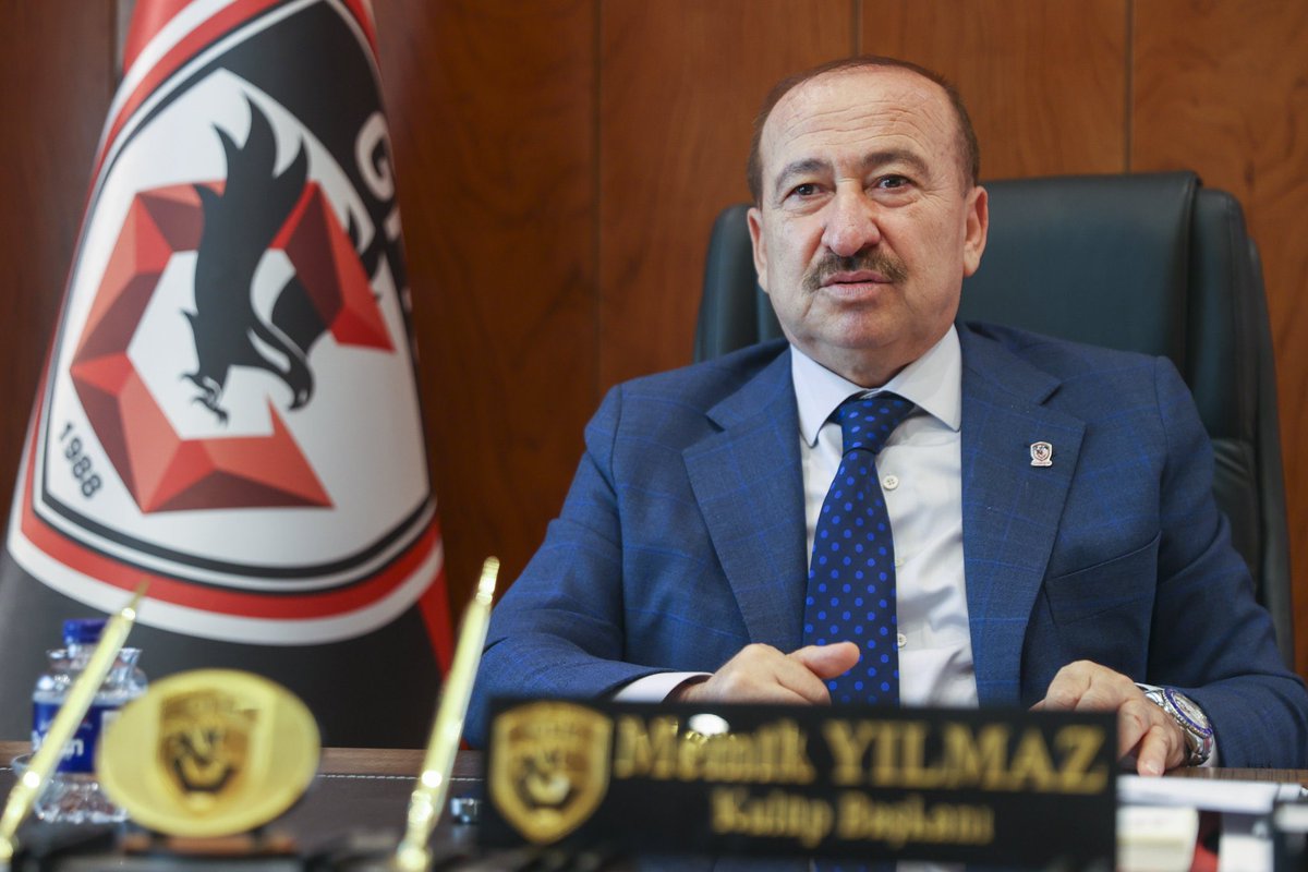 FutbolAnadolu's tweet photo. Gaziantep FK Başkanı Memik Yılmaz: Bu futbol, yeneriz de yeniliriz de ama bazı şeyler ister istemez insanın canını sıkıyor. Galatasaray ve Fenerbahçe kendi arasında oynasın, aslında biz Anadolu kulüplerine yazık ediliyor. https://t.co/0HgpENRvCi