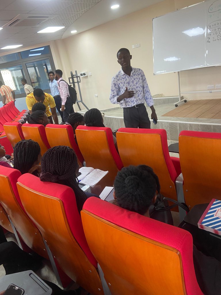 Iam_Berimah's tweet photo. Engaging with the future leaders! Listening to their concerns and sharing my vision for a brighter academic community #FABESS #Leadership #StudentLife https://t.co/uueb6nBZVy