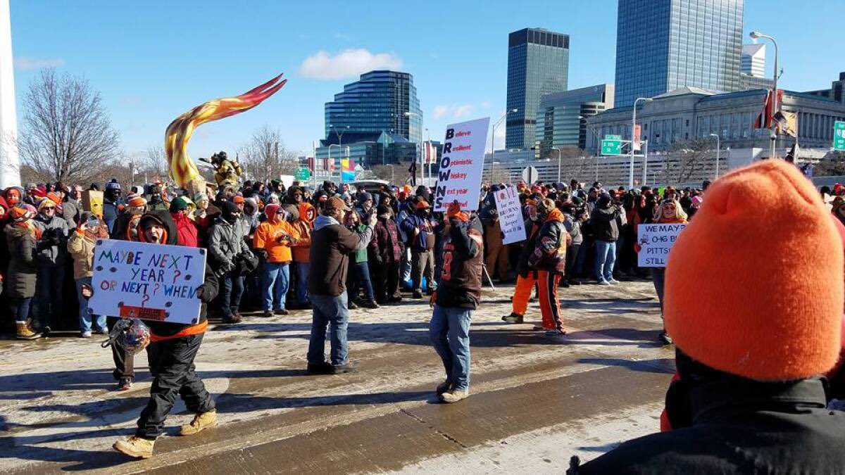 Wow people are really showing out to protest the Browns.. hopefully this sends a message!

#DawgPound
