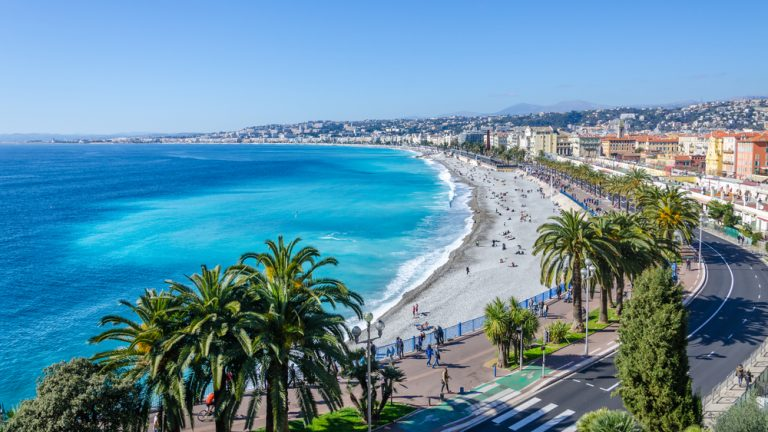 FranceHui's tweet photo. 🌊 Nice, la perle de la Côte d’Azur ! Entre sa Promenade des Anglais, son vieux centre pittoresque et son histoire fascinante, la capitale azuréenne charme à chaque instant. Un bijou méditerranéen à (re)découvrir ! 🇫🇷✨ #Nice #CotedAzur #Evasion https://t.co/tTC3ljsn1Y
