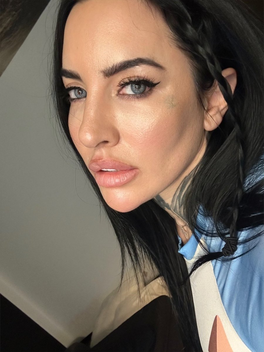 CoraXsStrip's tweet photo. 🌊🌊🌊🌊🌊

#oceaneyes #prettygirls #inkedgirls #ofgirls https://t.co/Hgqf6fOFXD