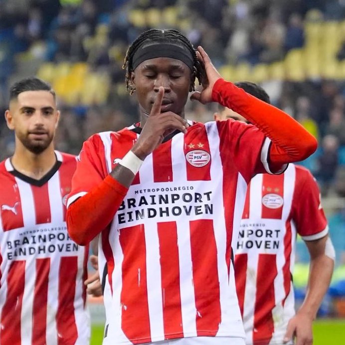 RTFabrizioRoman's tweet photo. 🚨��� EXCLUSIVE: #Nottingham #Forest agree loan #deal to sign talented winger #Joel #Ndala, #herewego!

Buy option clause included worth £4m plus 20% sell on to #Manchester #City as loan at #PSV has been broken.

Marinakis with last minute gift for Nuno. https://t.co/SsJG82UFcc