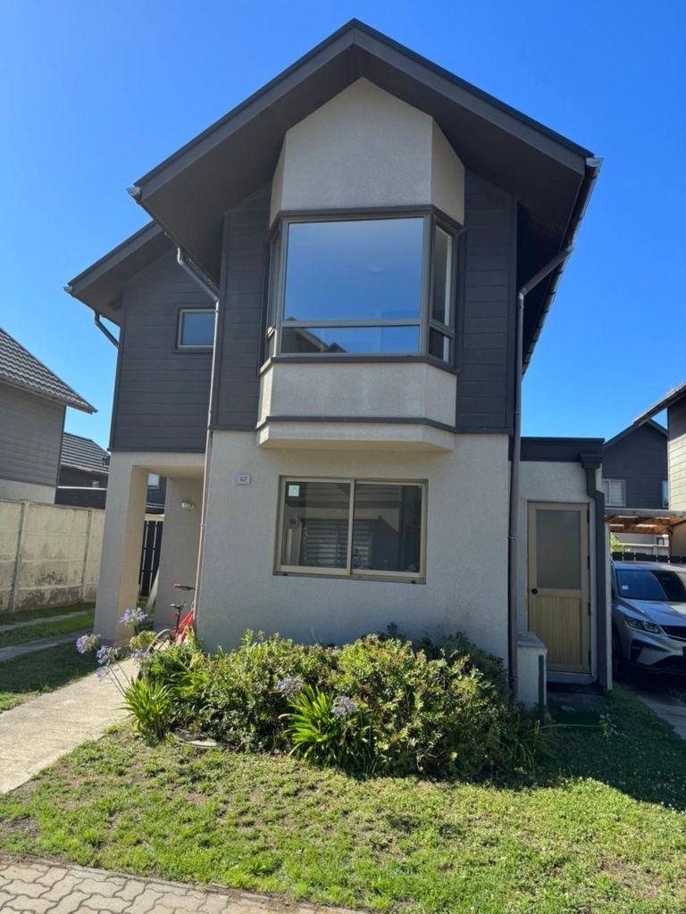 solucioncolina's tweet photo. Updated Post: Arriendo Town House 3 Habitaciones 3 Baños en Valles de Elicura Talcahuano. https://t.co/n2MDBIRo0J https://t.co/D8O4u1WZrZ
