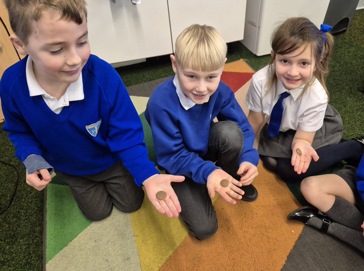 KCEclasses456's tweet photo. Oak Class have been learning all about changing states in Science. We know all about melting, freezing, condensing and evaporating.
What is happening to these chocolate buttons? Why is this happening? What would happen if your chair was made out of chocolate?
#KCEScience https://t.co/IDdwTbWMid