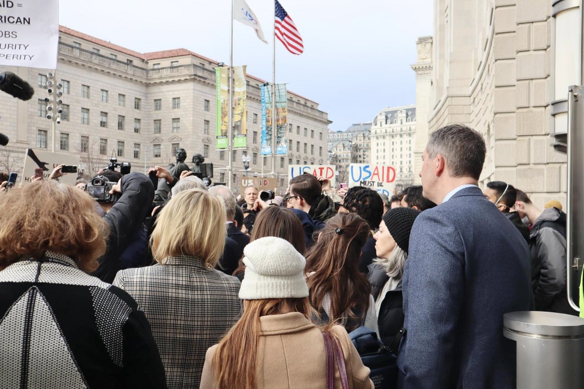 RepJohnnyO's tweet photo. I stand with the brave civil servants at USAID who woke up to Trump's reckless decision to freeze foreign assistance.

This disrupts global stability and jeopardizes our safety here at home. 

We cannot allow another unlawful and intentional step toward absolute executive power. https://t.co/Z3ySeQT2XP