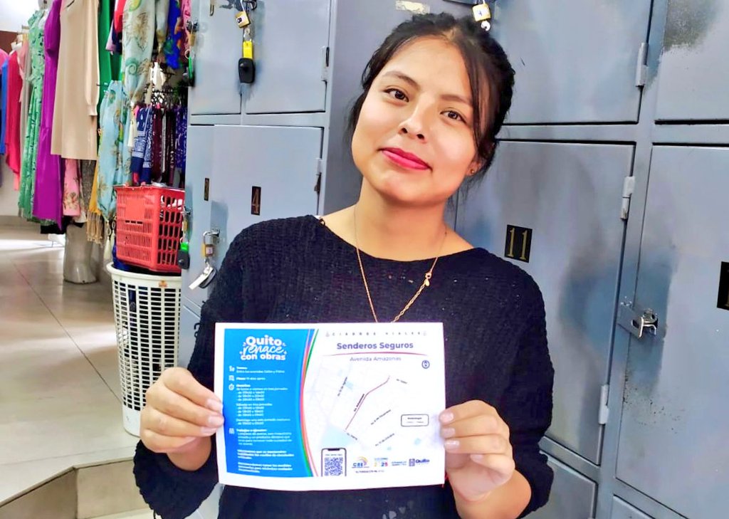 ObrasQuito's tweet photo. 📣#ComunidadInformada | En la #AvAmazonas informamos a los vecinos sobre los trabajos de limpieza en las aceras como parte del avance del proyecto #SenderoSeguro.

#QuitoRenace
#QuitoQuedaPapelito https://t.co/JiWhrmEvwg