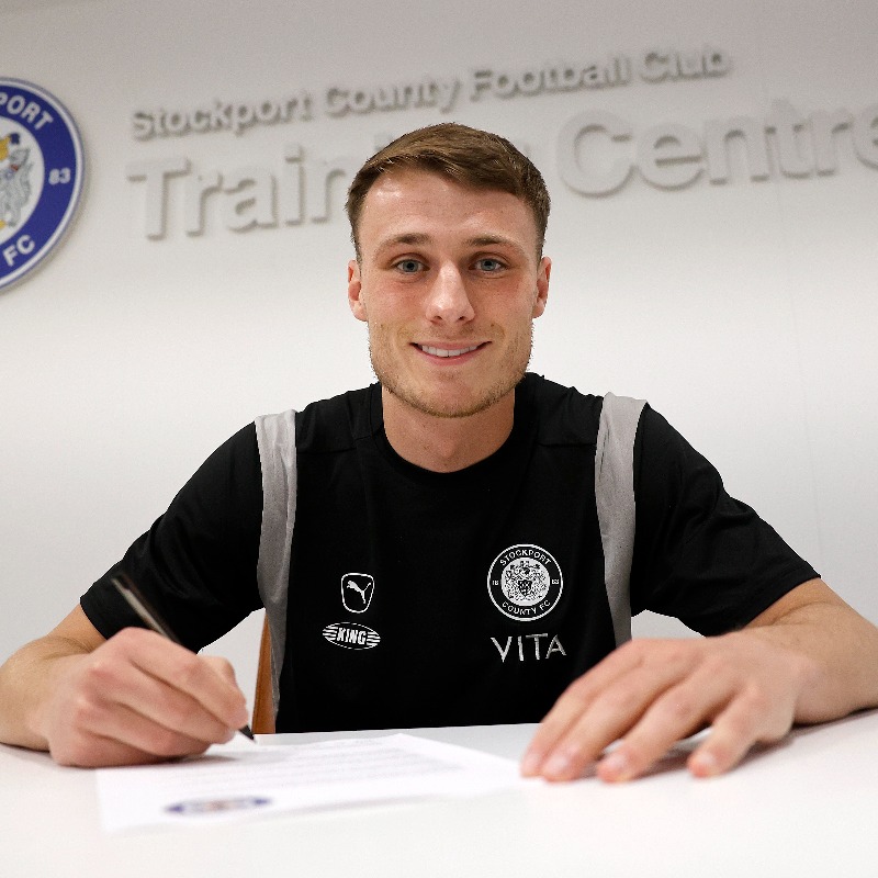 StockportCounty's tweet photo. ✍️ Welcome to #StockportCounty, Owen Moxon!

The midfielder becomes our final signing of the January transfer window, joining from Portsmouth for an undisclosed fee.

Owen has signed a three-and-a-half year deal at Edgeley Park  🙌

#StockportCounty