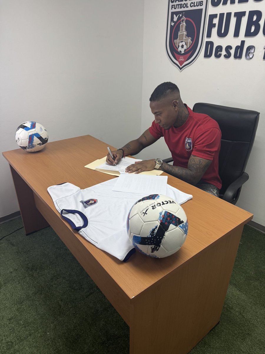 SalcedoFutbol's tweet photo. ¡Refuerzo en defensa! 🔥

El colombiano Matías Loboa se une a nuestro equipo. 💪⚽ Central sólido, con experiencia en el fútbol argentino 🇦🇷, llega desde 9 de Julio para fortalecer nuestra zaga.

¡Bienvenido, Matías! 💙

#SalcedoFC #NuevoRefuerzo #MatíasLoboa #FuerzaYCompromiso https://t.co/Nfjb4uz5lX