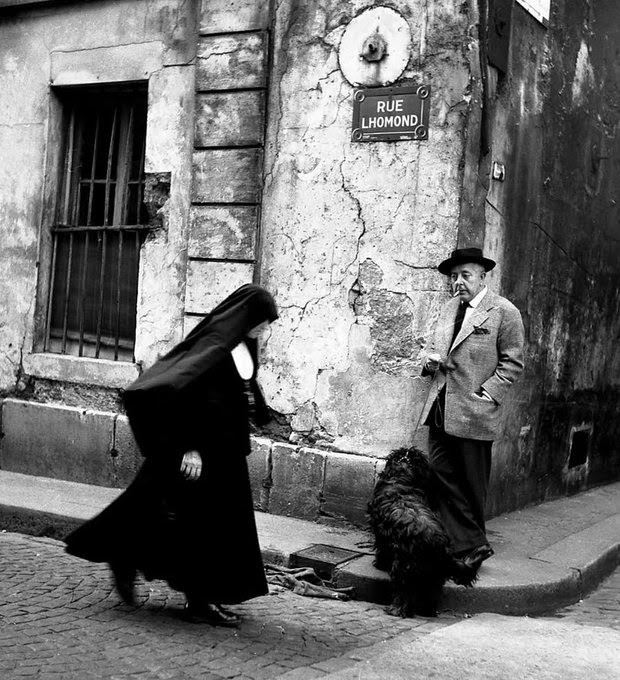 Cliché Doisneau 1952, Prévert et une religieuse à Paris
