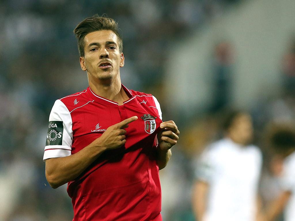 OsMemesDoSCB's tweet photo. Pedro Santos merece tanto acabar a carreira no Braga.

E todos nós sabemos que o Braga pode fazer isso acontecer, só mais 2 épocas de magia já bastavam. 

Um jogador que sente o Braga, que ama o Braga, que é ídolo. Ele merece, e nós queremos! 🥹 Faz acontecer, @SCBragaOficial ! https://t.co/lgNjQFJGAT