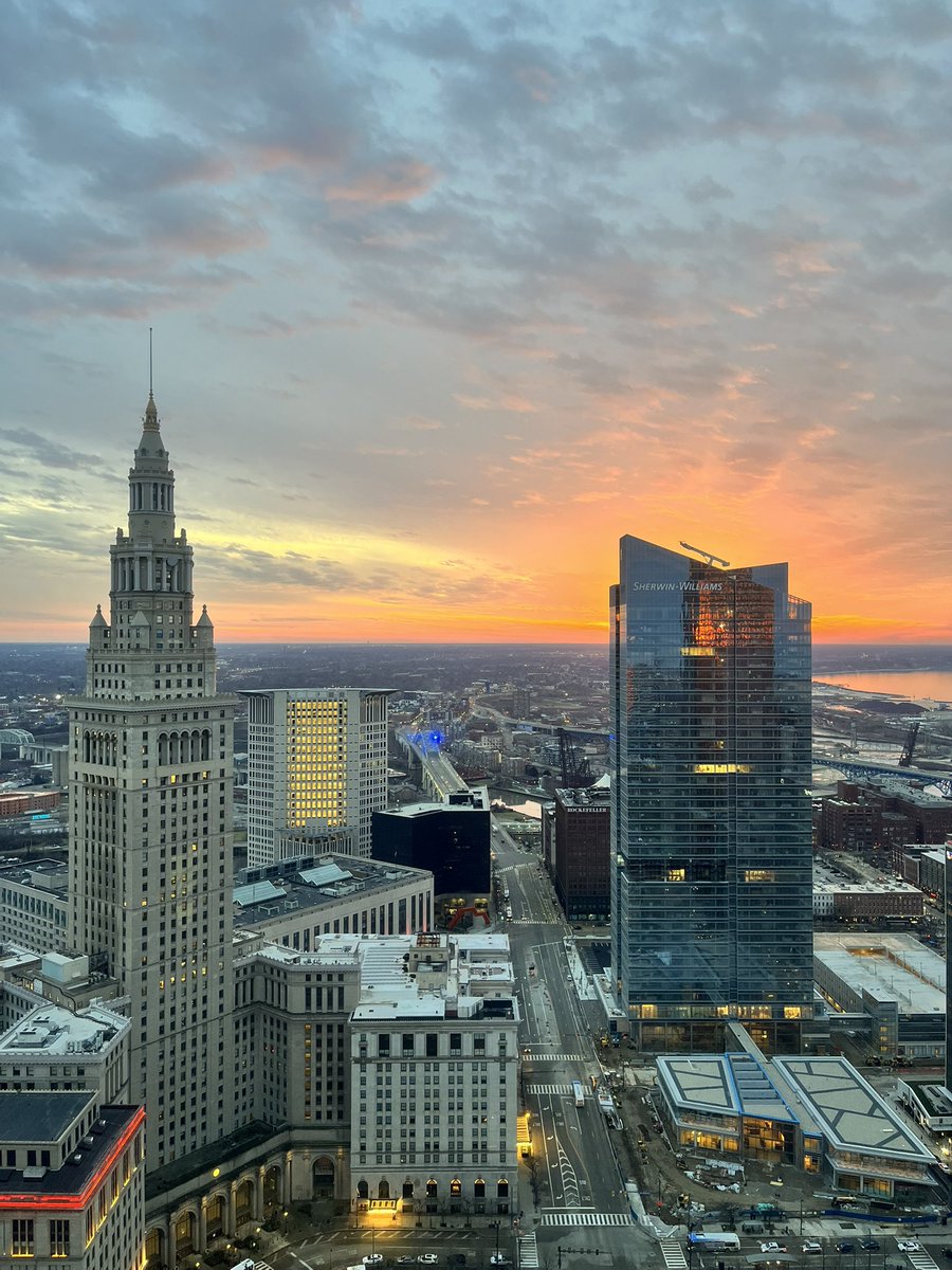 HowardBobrow's tweet photo. Hey @SherwinWilliams! @TowerLightsCLE @DowntownCLE @happyincle @TheCLE https://t.co/GeyarLSaAm