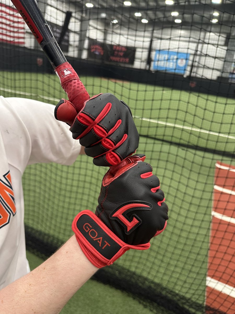 Elle_Glass_2025's tweet photo. Love these gloves!! Use link in bio for 15% off!! @GOAThleticPro @NIUSoftball @TGANational2526 https://t.co/gbsCrU70aY