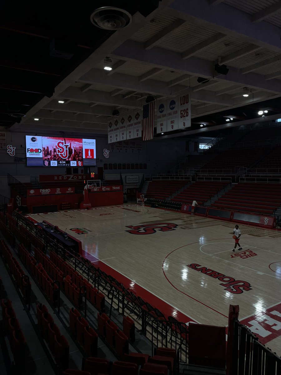 Benjimusoke's tweet photo. Unofficial visit at @StJohnsBBall before we head to NPSI tournament in Rhode Island. https://t.co/WiXGC0jM8v