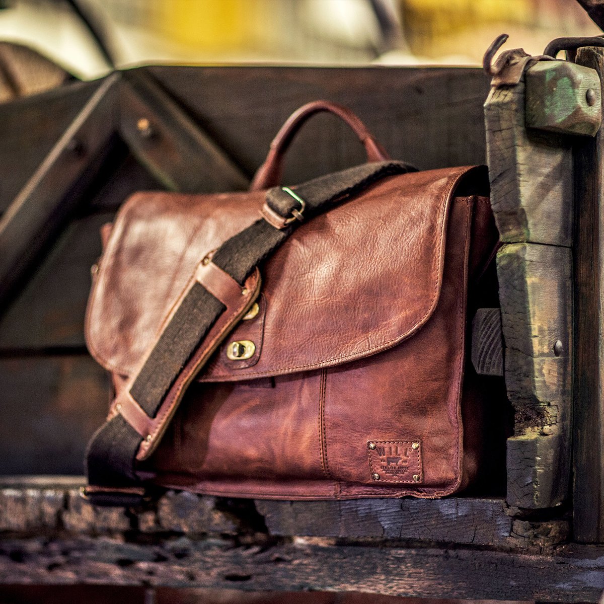 WillLeather's tweet photo. Our Kent Messenger will patina beautifully with time and become an irreplaceable symbol of your personality, and a faithful record of all the places and adventures you've had together.https://t.co/jMrtSwToJV.

#messengerbag #slingbag #crossbody #leatherbags #laptopbag #workbag https://t.co/52bxw20GyZ