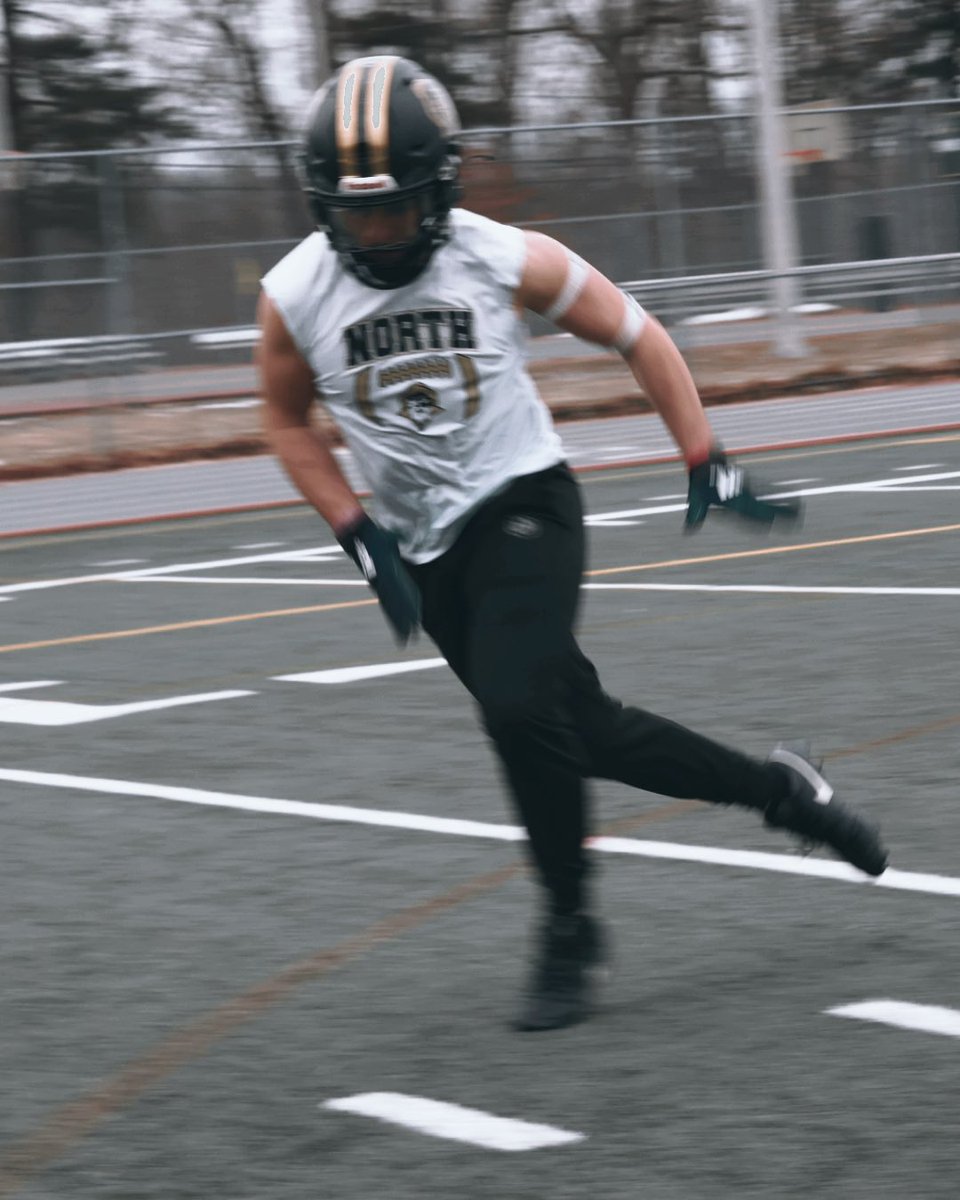 Danieljr_98's tweet image. It’s about the commitment and how much you’re willing to sacrifice 🔒

(Field work/Gym) 

#classof2028 #Linebacker #EdgeRusher