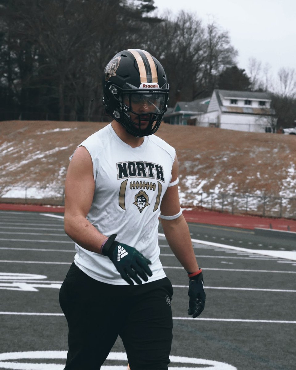 Danieljr_98's tweet image. It’s about the commitment and how much you’re willing to sacrifice 🔒

(Field work/Gym) 

#classof2028 #Linebacker #EdgeRusher