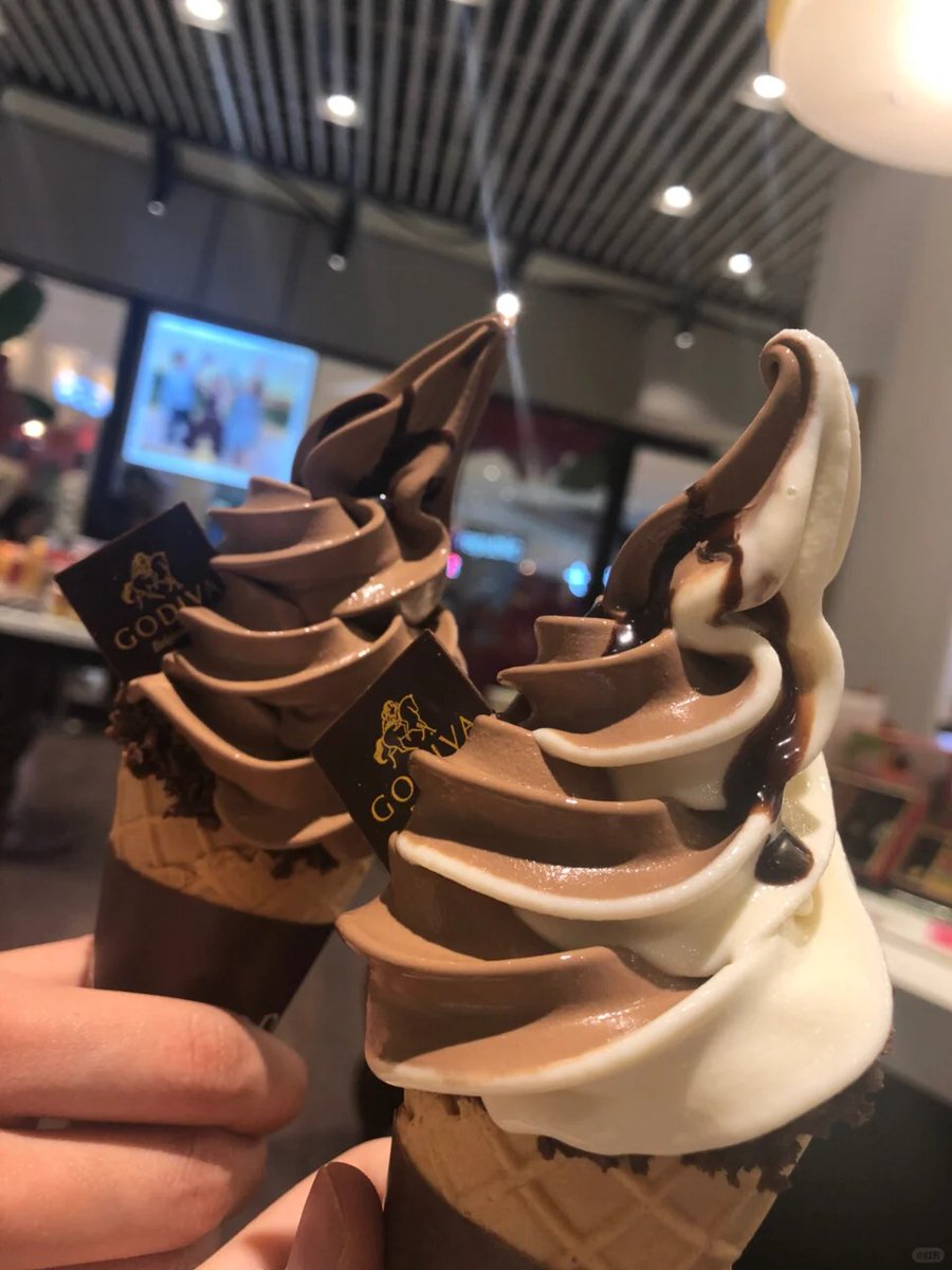 gyufjtyk's tweet image. In the world of ice cream, there are no calories💕