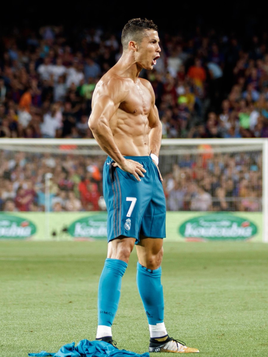 RMadridFrance_'s tweet photo. 🚨 Cristiano Ronaldo : "J'ai plus aimé marquer des buts au Camp Nou qu'à Bernabeu. Quand tu t'échauffes et qu'ils te huent déjà, c'est ce que j'aime. C'est la meilleure partie du football pour moi." https://t.co/XZtTXjAQH5