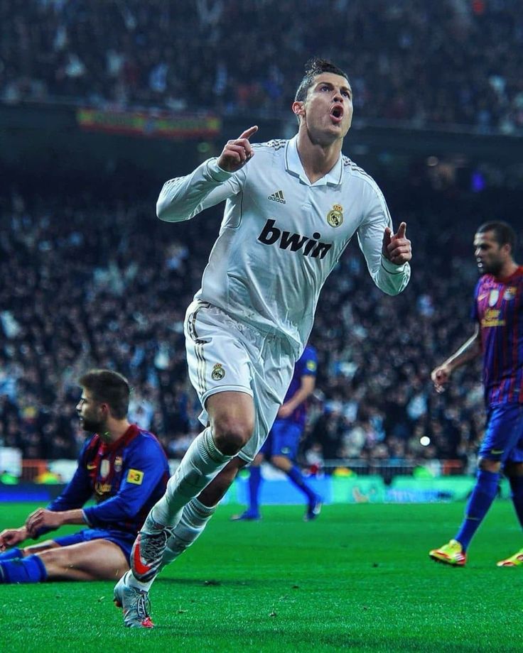 theMadridZone's tweet photo. 🚨 Cristiano Ronaldo: "I enjoyed scoring goals at the Camp Nou more than the Bernabeu. When you're warming up, and they're already booing you, that's what I love. That's the best part in football for me." https://t.co/jIRzs4lpC4