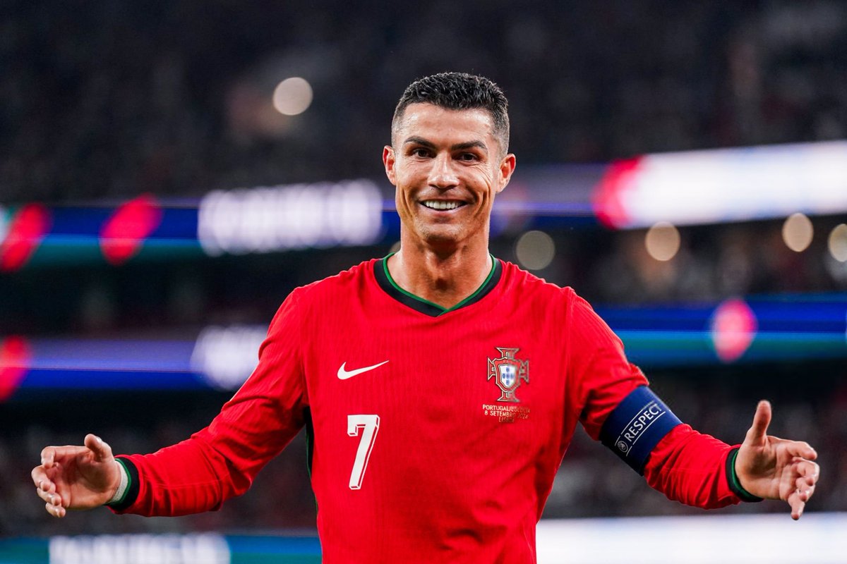 lnstantFoot's tweet photo. 🗣️🐐 Cristiano Ronaldo sur le débat du GOAT : 

"Peu importe si j'atteins les 1000 buts ou non, le meilleur joueur de l'histoire, c'est moi."

( 🎙️ @laSextaTV ) https://t.co/0E8j0WKjxE
