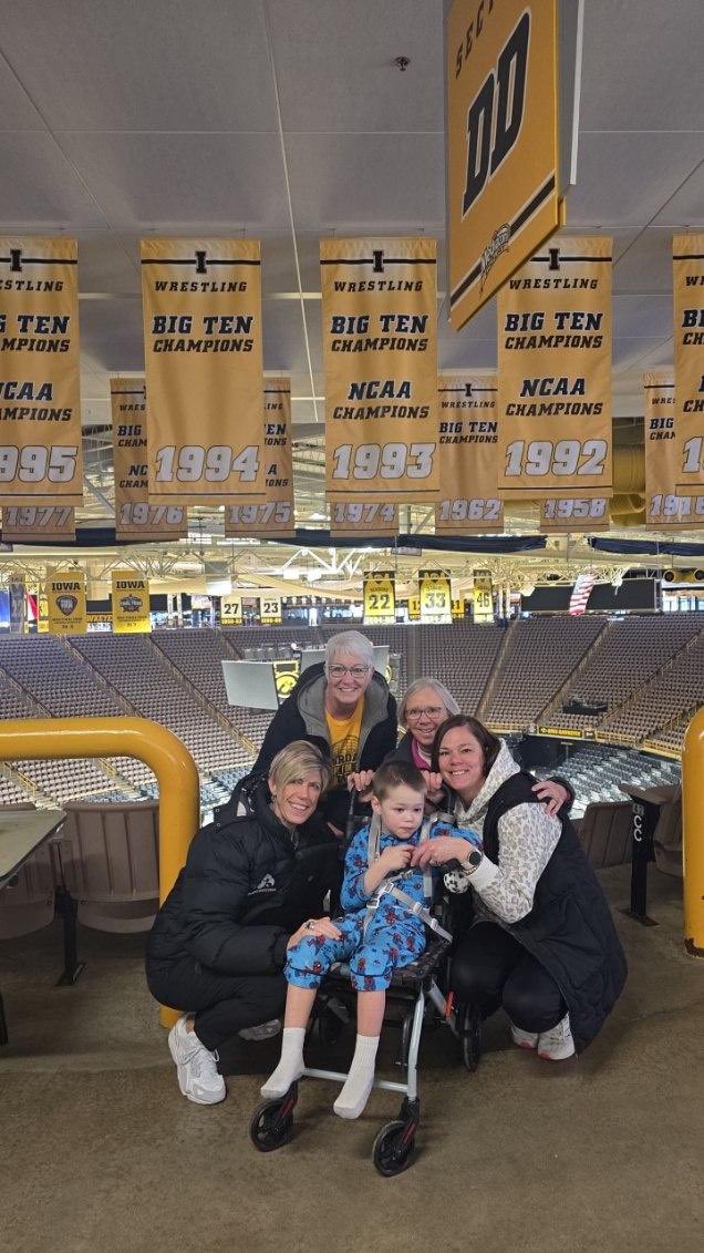 d_berk17's tweet photo. Truly in awe. Coach @goiowa taking a few moments out of her insanely busy day to spend time with my family - spending a week at U of I Children’s Hospital. @IowaWBB has an AMAZING leader! Thanks, Coach Jensen!! https://t.co/qAvPc0Z5cP