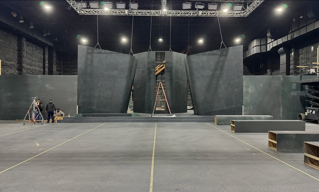 TaylorZsCalves's tweet photo. ‘Abracadabra’ music video set design. https://t.co/zkKem6n30F