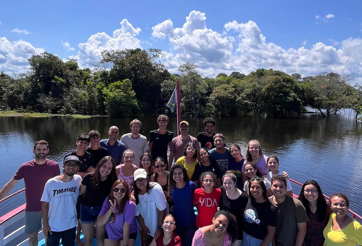 iasdsudamerica's tweet image. ¿Quieres ser un #misionero? ❤️ Descubre cómo llevar el mensaje de amor y esperanza a los demás sin importar dónde estés. 🙏🏾📖🌎 Conoce la #experiencia misionera de una #voluntaria en la selva amazónica 💪🏽 en el siguiente enlace. 👉🏼 buff.ly/4gsMgYG