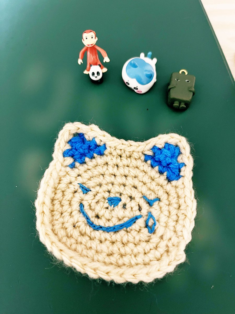 mebachi_ko310's tweet image. REISSUEねこちゃんのコースター🐈‍⬛
自分で言うけどめっかわ！
編み物楽しくなってきたーーー！
 #米津玄師 #REISSUE