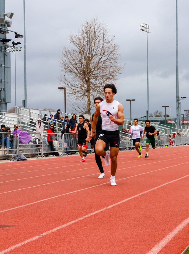 ElmoWhitten7's tweet image. Few pictures from last weekends meet. Got first in both heats, 60m and 150m. Also ran a 22.4s 200m split in SMR @R_Bolin63