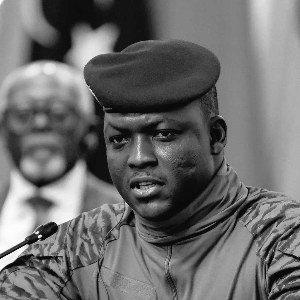 USA🇺🇲 - AES 🇲🇱 🇧🇫 🇳🇪 
Donald Trump aux juntes du sahel  « Je ne vois aucune différence entre des gangsters armés qui dévalisent les boutiques et des soldats Africains prêt à braquer les institutions de leur pays. L'aide Americaine n'ira pas aux voyous »