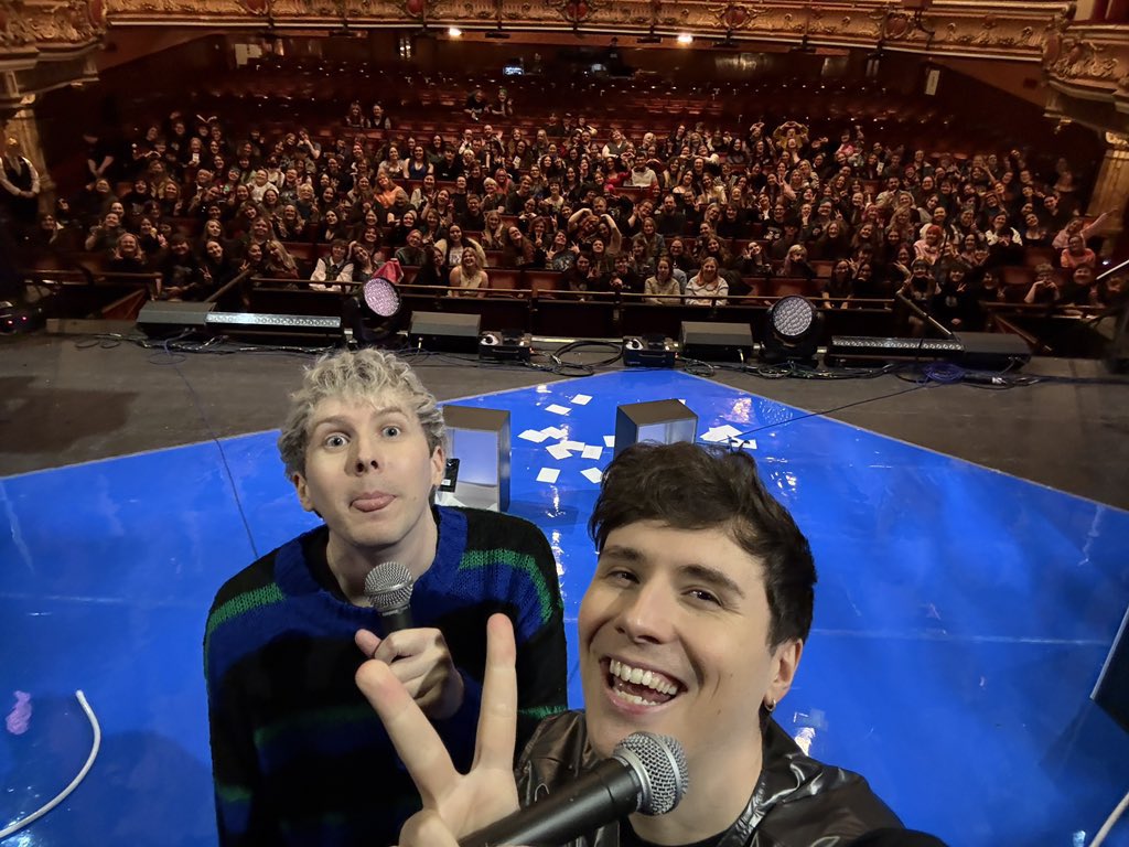 JadeLovesBands's tweet photo. Oh hey look it’s me (teen me is sobbing🥲) genuine thank you to D&amp;P for creating a space that someone like me with chronic anxiety felt comfortable enough to go to their first solo show! Something that isn’t much to others but completely out of my comfort zone🥺 #danandphil https://t.co/yCxfEwmhlk